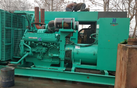 大荔发电机组如何判断水冷式机油散热器内部是否需要清洗？